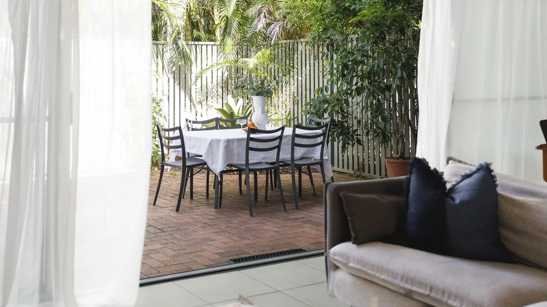 Spacious Noosa Parade Villa Walking Distance To Hastings St And Main Beach Appartement