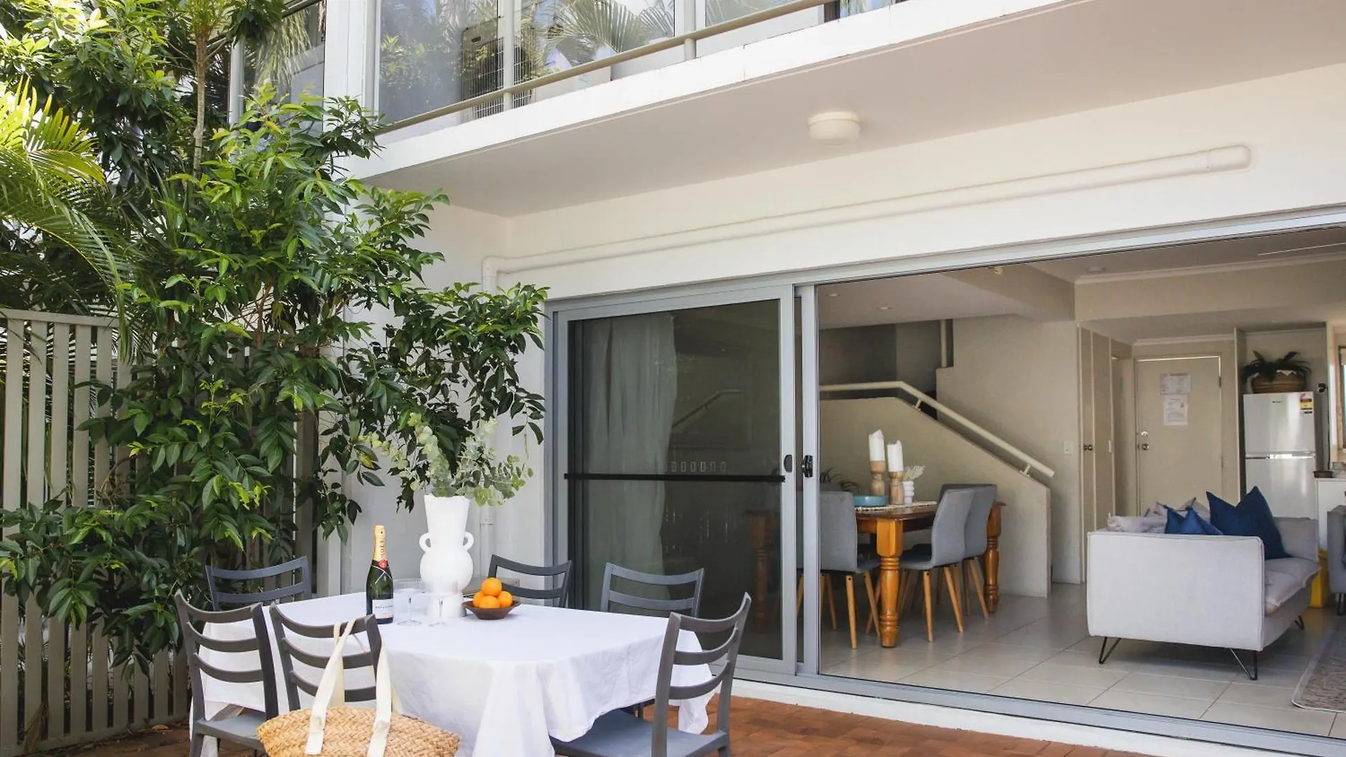 Spacious Noosa Parade Villa Walking Distance To Hastings St And Main Beach 0*, Noosa Heads