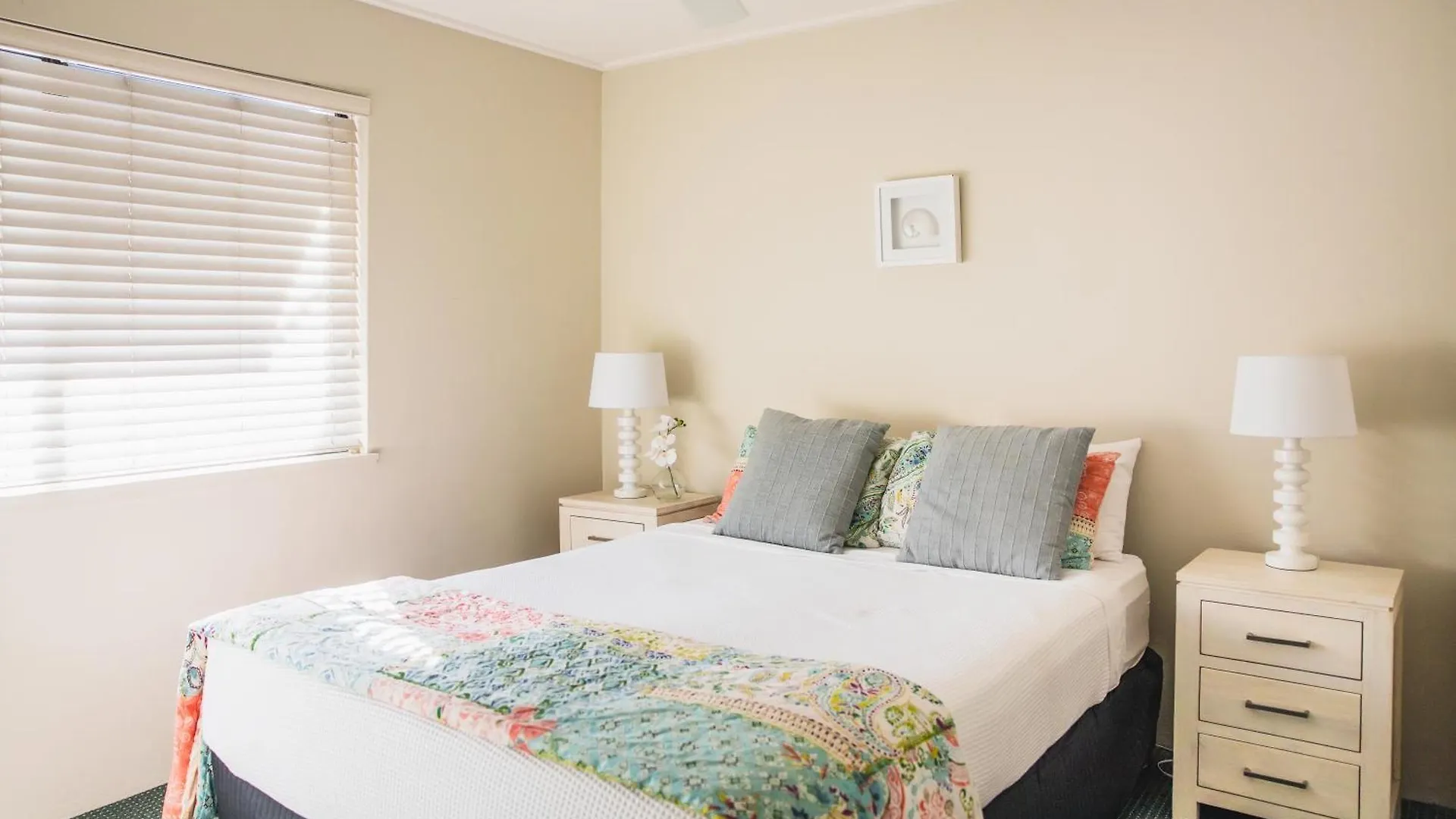 Spacious Noosa Parade Villa Walking Distance To Hastings St And Main Beach 0*, Noosa Heads